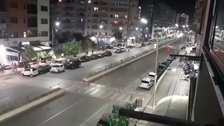 Tirane, jepet me qera ambjent biznesi Kati 1, 65 m² 600 € (migjeni)