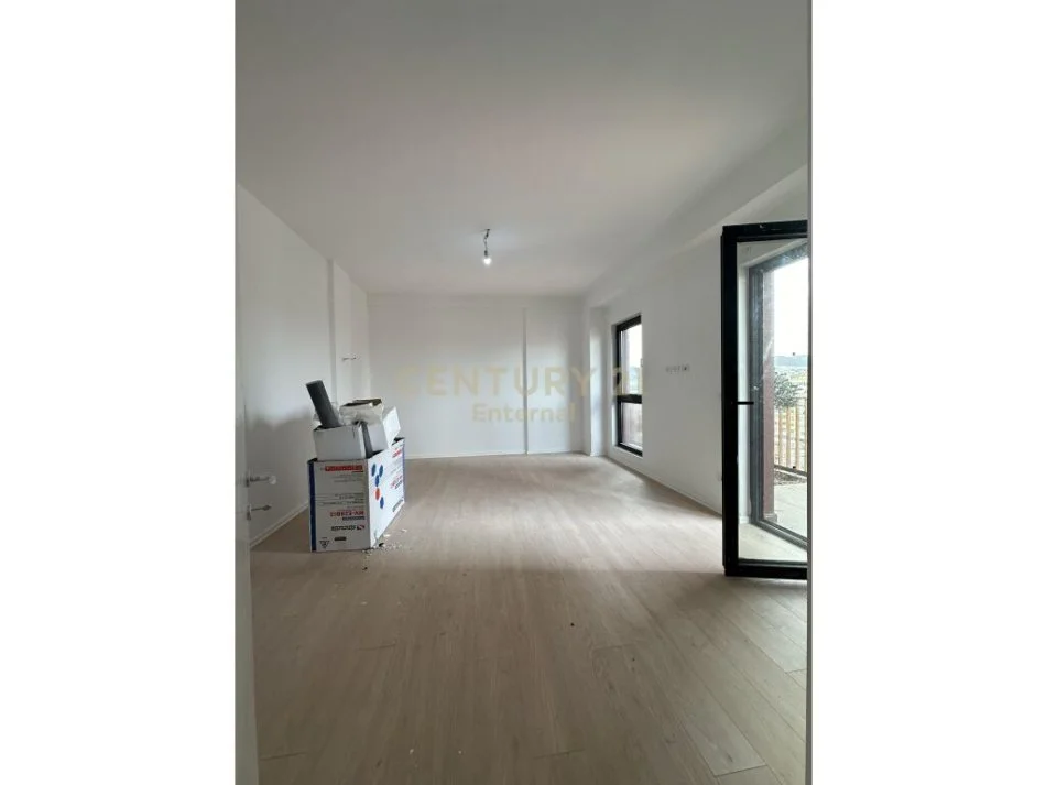 Tirane, jepet me qera apartament 2+1 Kati 8, 120 m² 800 € (ekavajes)