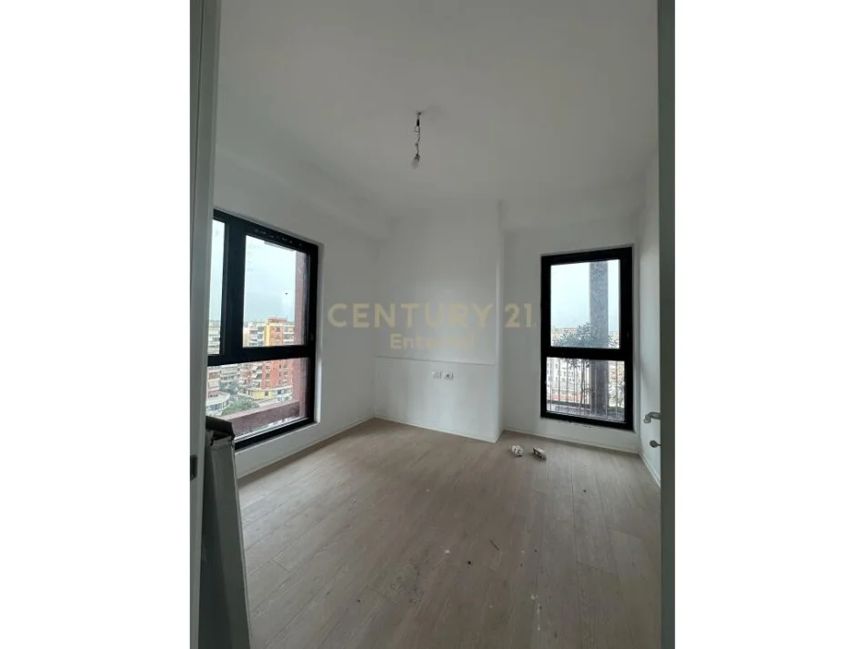 Tirane, jepet me qera apartament 2+1 Kati 8, 110 m² 950 € (e kavajes)