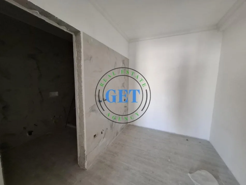 Durres, shitet apartament 4+1+Ballkon Kati 9, 300 m² 220.000 € (Ish Rajoni i Policise, Durres)
