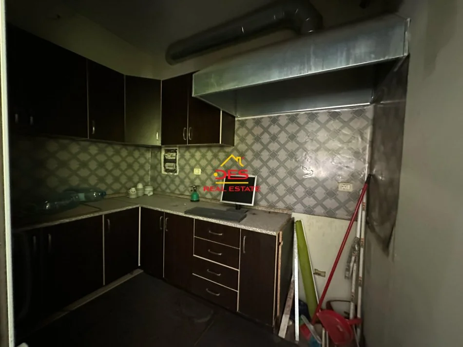 Vlore, shitet ambjent biznesi Kati 1, 70 m² (Rruga Mis Durhan)