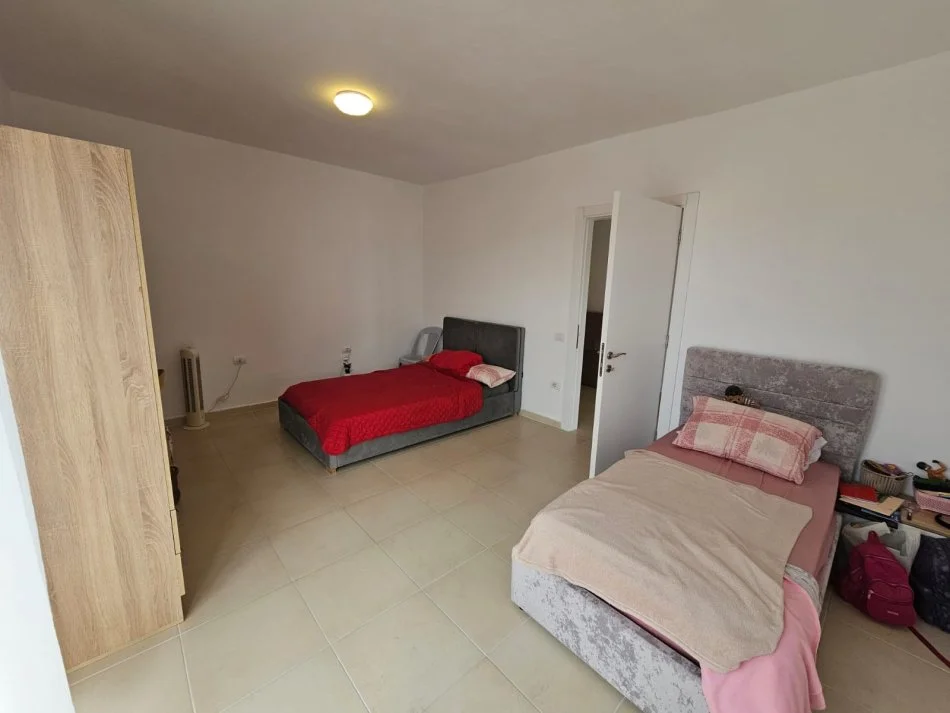 Tirane, jepet me qera apartament 2+1 Kati 6, 165 m² 500 € (Rruga llazo miho)