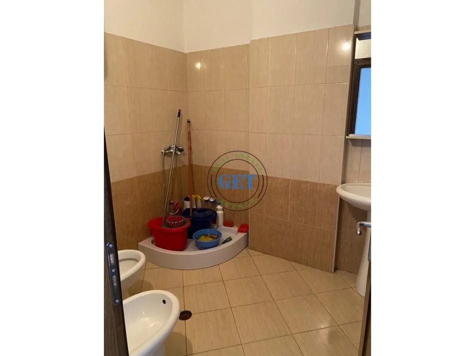 Shqiperi, jepet me qera apartament 3+1+Ballkon , 100 m² 450 € 