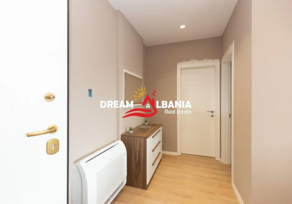 Tirane, jepet me qera apartament 1+1 , 70 m² 650 € (Jordan Misja)