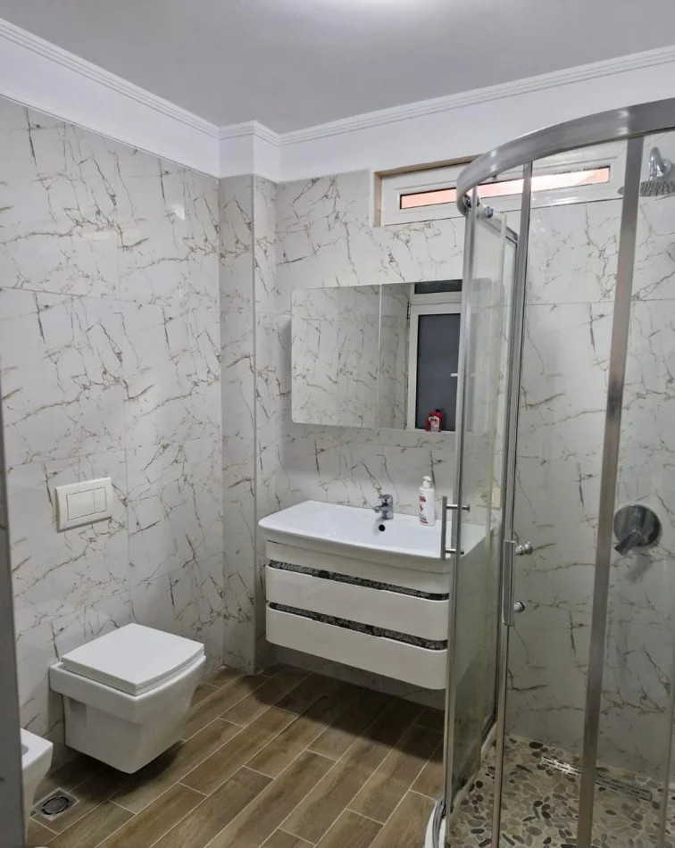 Tirane, shitet apartament 3+1 Kati 4, 126 m² 209.000 € (Xhamlliku)