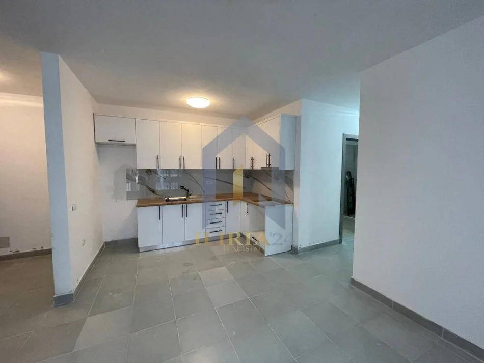 Tirane, jap me qera apartament 3+1+Ballkon Kati 3, 120 m² 500 € (5 Maj)