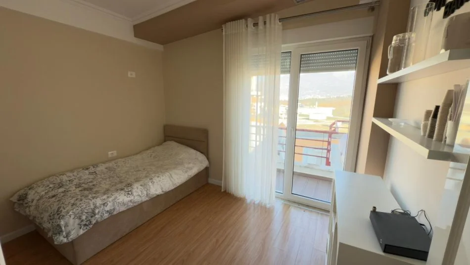 Tirane, shes apartament 2+1+2+verande Kati 7, 98 m² 175.000 €