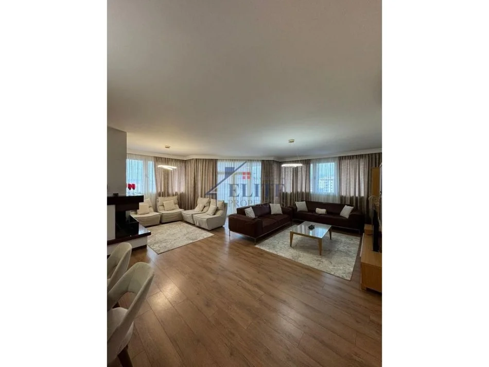Tirane, jepet me qera apartament 3+1+Ballkon Kati 5, 220 m² 1.500 € (Komuna e Parisit)