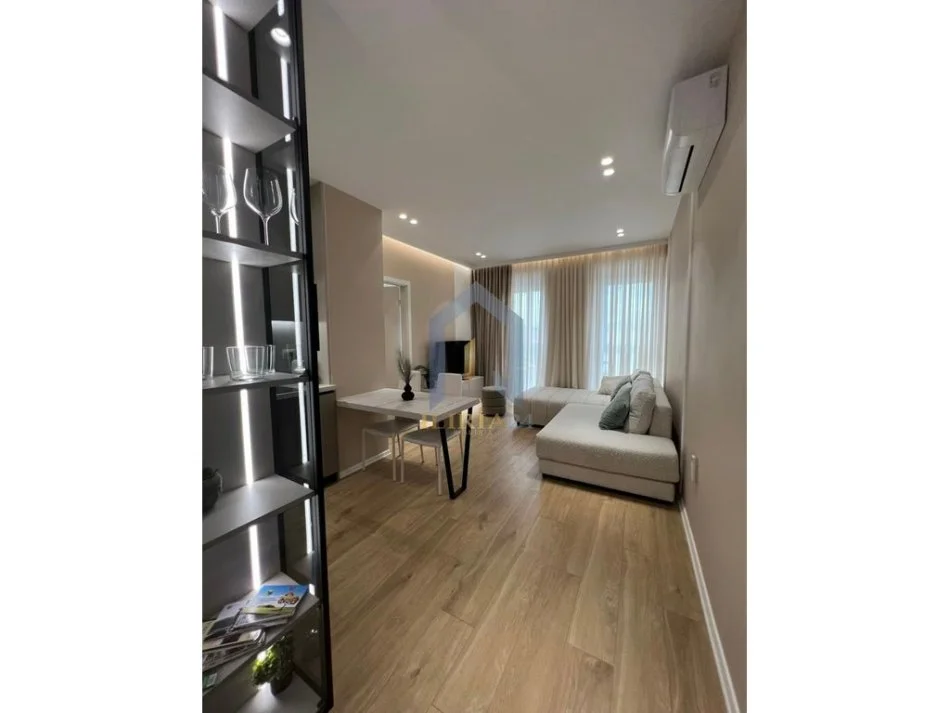 Tirane, jap me qera apartament 1+1+Ballkon Kati 4, 60 m² 600 € (Siri Kodra)