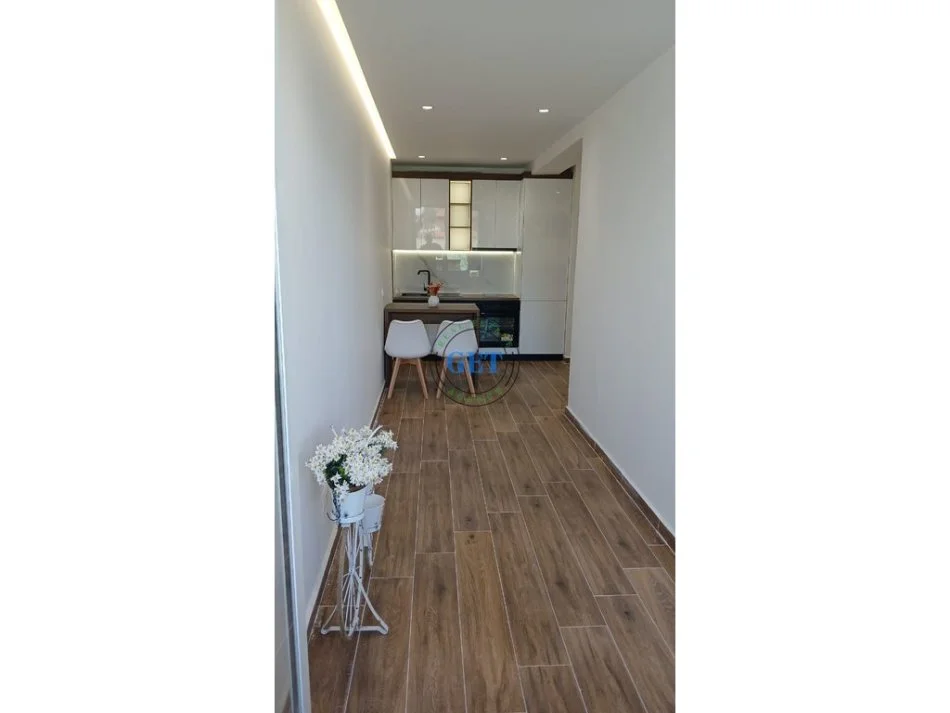Durres, shitet apartament 1+1+Ballkon , 77.000 € (Plazh Rrota Kuqe)