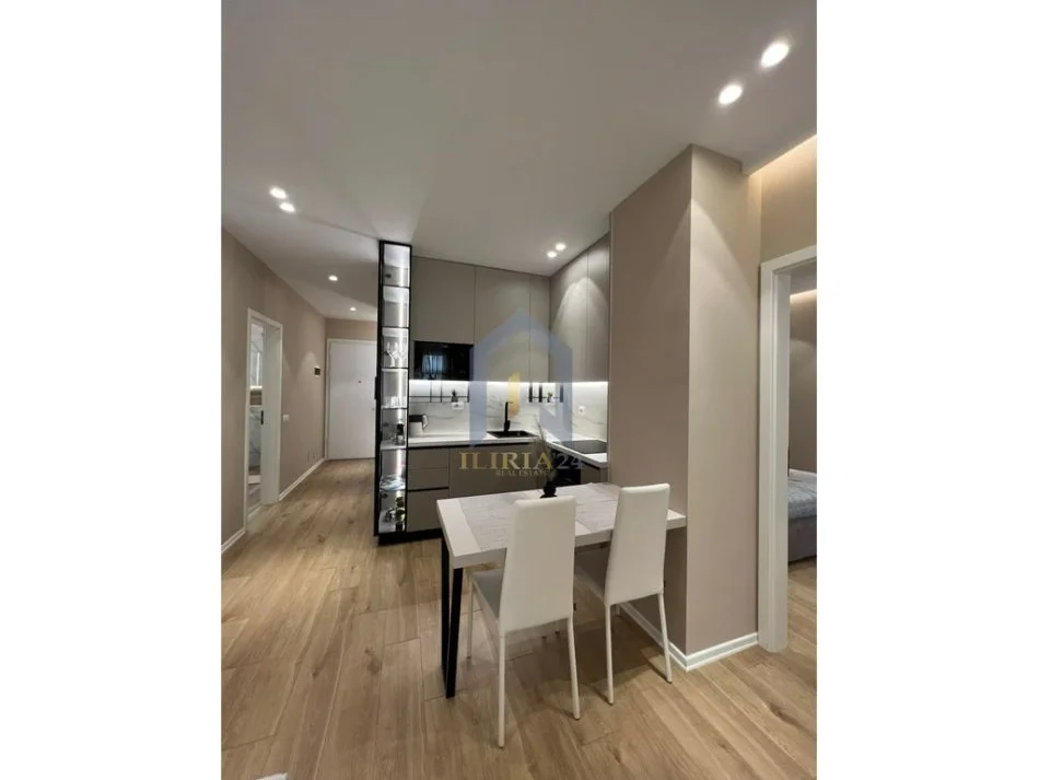 Tirane, jap me qera apartament 1+1+Ballkon Kati 4, 60 m² 600 € (Siri Kodra)