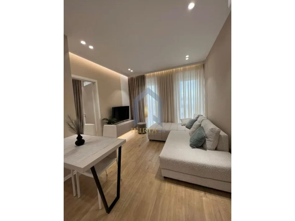Tirane, jap me qera apartament 1+1+Ballkon Kati 4, 60 m² 600 € (Siri Kodra)