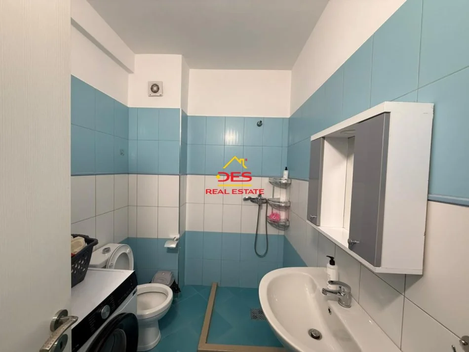 Vlore, jepet me qera apartament 2+1+Ballkon Kati 8, 110 m² 500 € (Rruga Shyqyri Ali Merka)