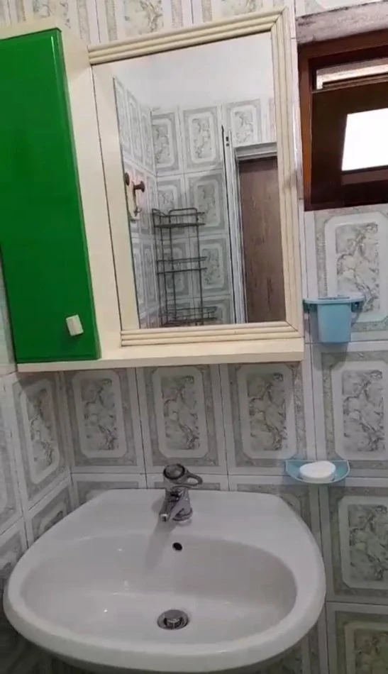 Tirane, jepet me qera shtepi 1+1 Kati 1, 70 m² 300 € 