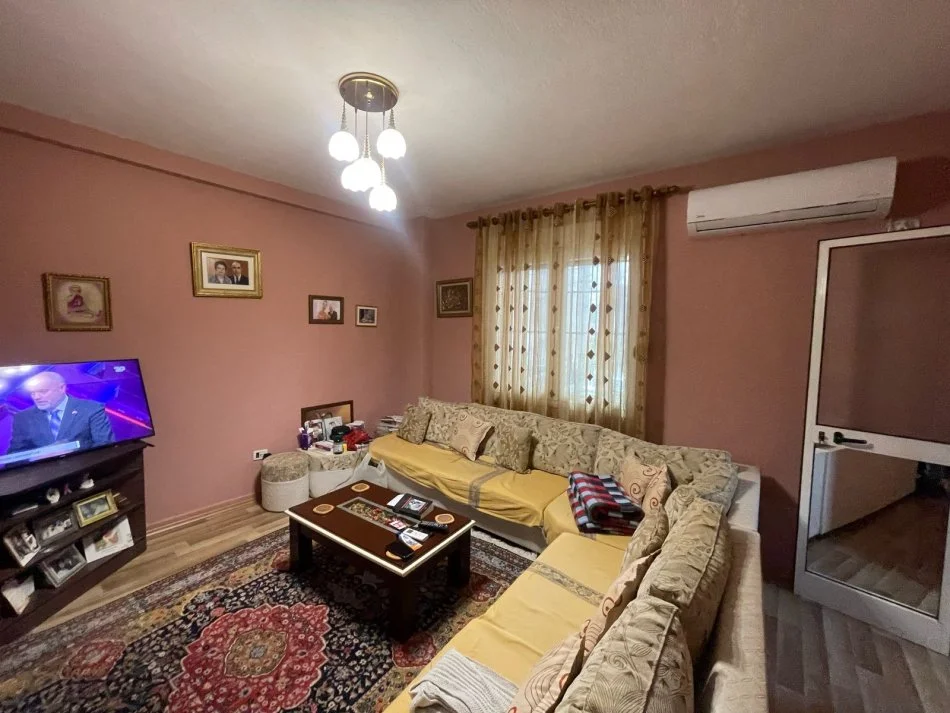 Tirane, shitet shtepi Kati 3, 247 m² 400.000 € (Qender)