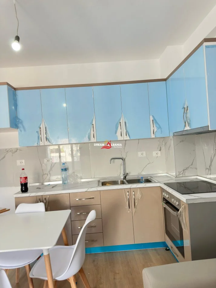 Tirane, jepet me qera apartament 2+1+Ballkon Kati 6, 85 m² 650 € (Fusha e Aviacionit)