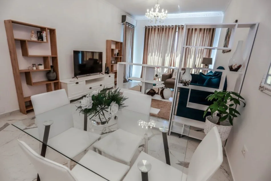Tirane, jepet me qera apartament 1+1+Ballkon Kati 6, 78 m² 800 € (rruga e Kavajes)