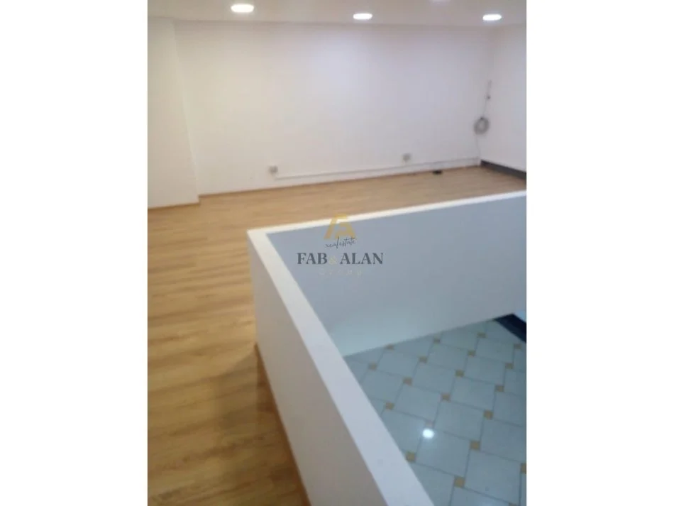 Tirane, jepet me qera ambjent biznesi , 60 m² 600 € (Ish Kinema 17 Nentori)