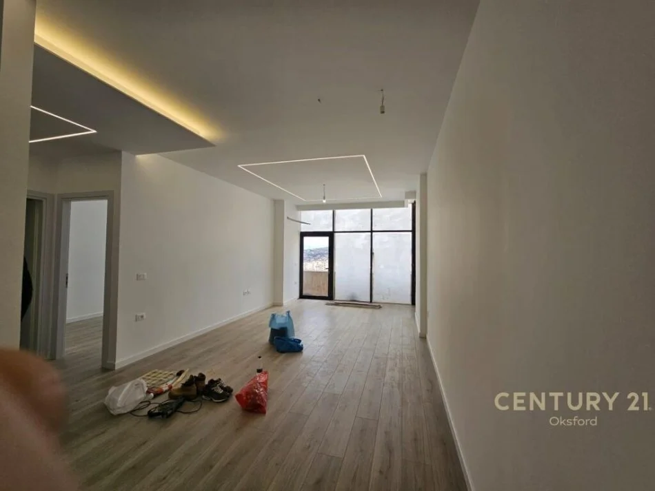 APARTAMENT PER SHITJE 1+1 TE SHKOLLA E BASHKUAR