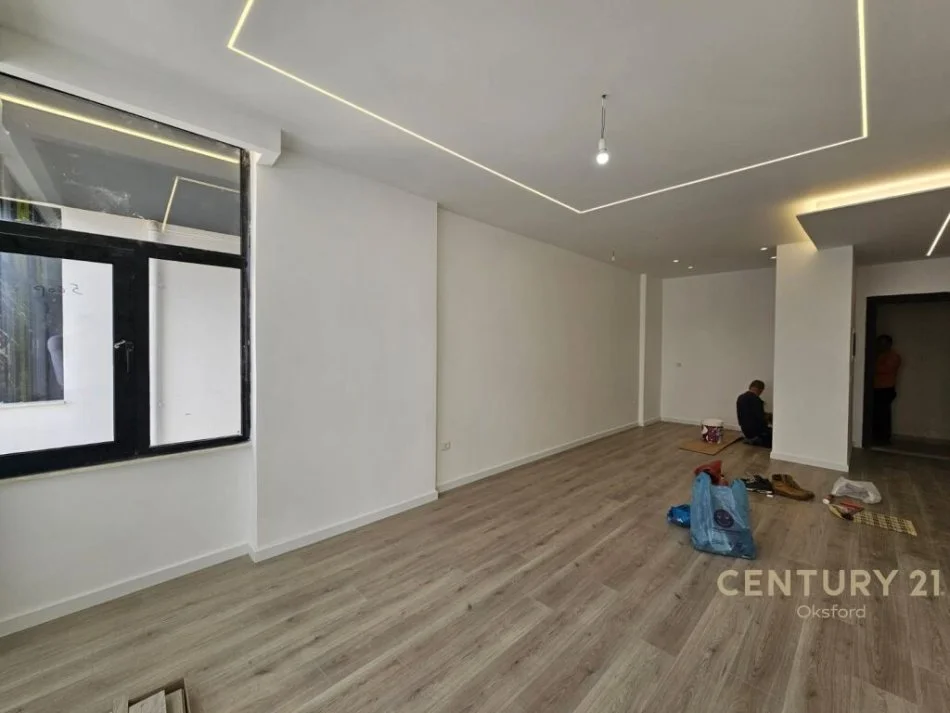 APARTAMENT PER SHITJE 1+1 TE SHKOLLA E BASHKUAR