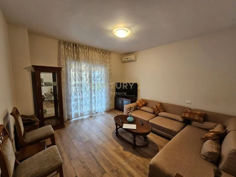 Japim apartament 1+1 prane rruges se Kosovareve.