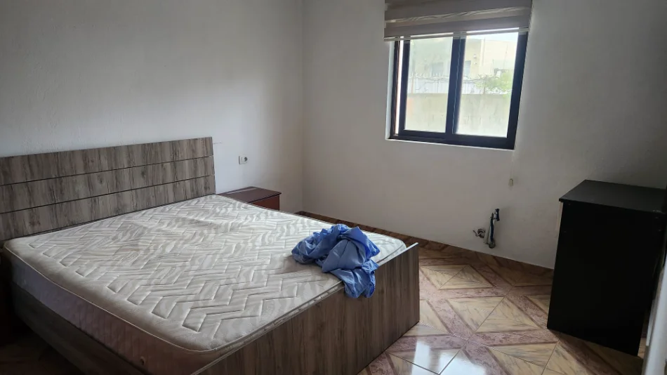 Tirane, jepet me qera apartament 1+1+Aneks+Ballkon Kati 1, 55 m² 30.000 Lek