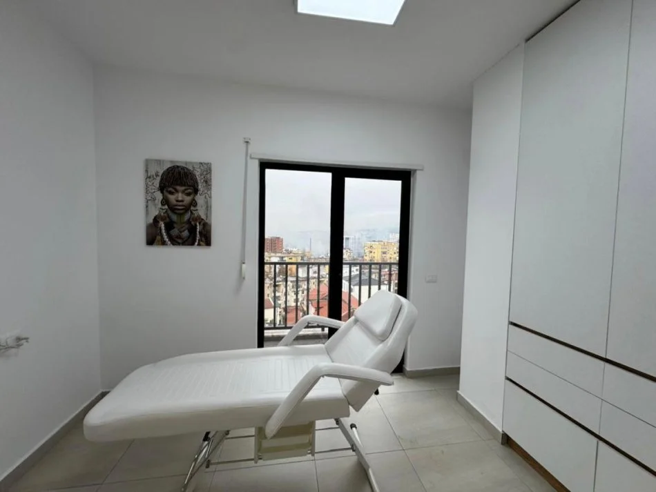 Tirane, shitet apartament 3+1 Kati 8, 116 m² 261.000 € (Prane Vila Goldi)