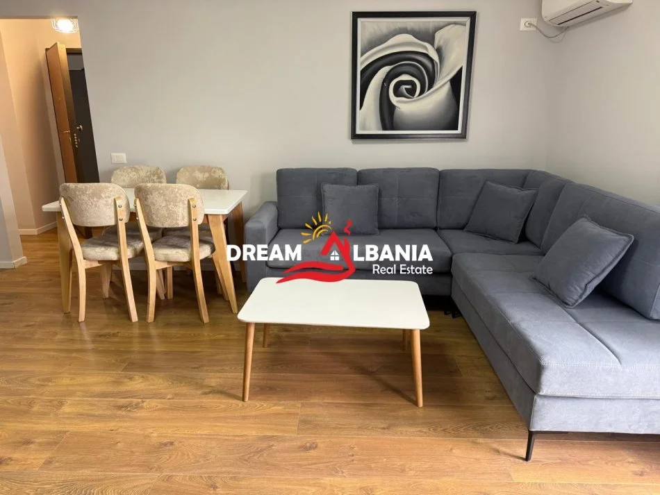 Tirane, jepet me qera apartament 1+1 Kati 6, 70 m² 500 € (Rruga 5 Maji, prane Concord Center)