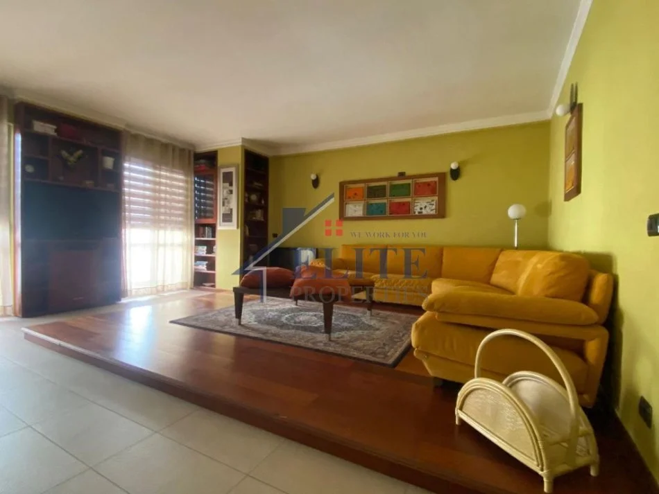 Tirane, jepet me qera apartament 2+1+Ballkon Kati 5, 120 m² 850 € (Pazari i Ri)