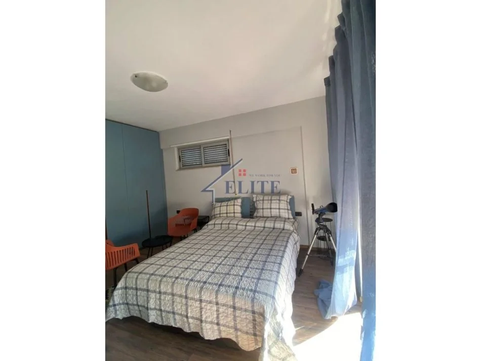 Tirane, jepet me qera apartament 2+1+Ballkon Kati 5, 120 m² 850 € (Pazari i Ri)