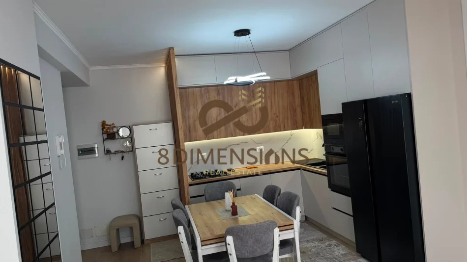 Shitet Apartament 2+1 ne Bulevardi Donald Trump, Kamez (D8142A-137)