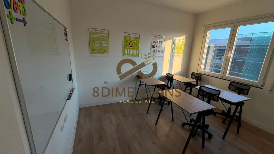 Shitet Apartament 2+1 ne Bulevardi Donald Trump, Kamez (D8142A-137)