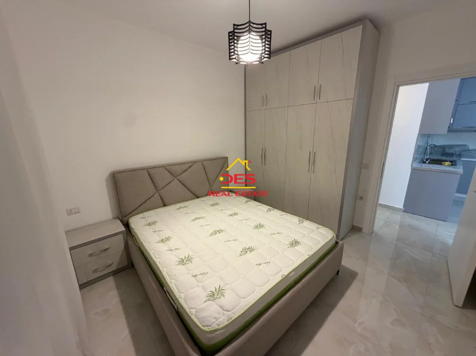 Vlore, jepet me qera apartament 1+1+Ballkon Kati 4, 70 m² 350 € (Rruga Lef Sallata)