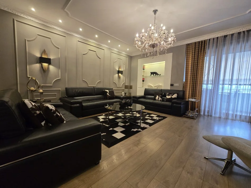 Tirane, jepet me qera apartament 2+1 Kati 10, 200 m² 1.500 € (VILA GOLD)