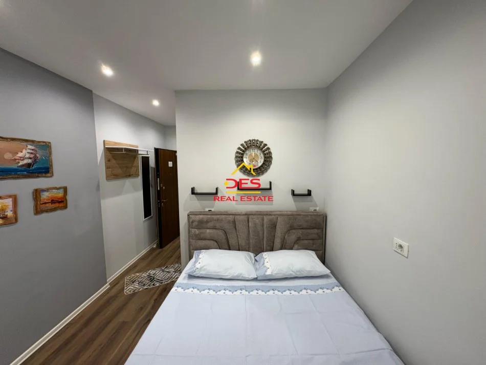 Vlore, shitet garsonier Kati 3, 2.400 m² (Rruga Murat Tërbaçi)