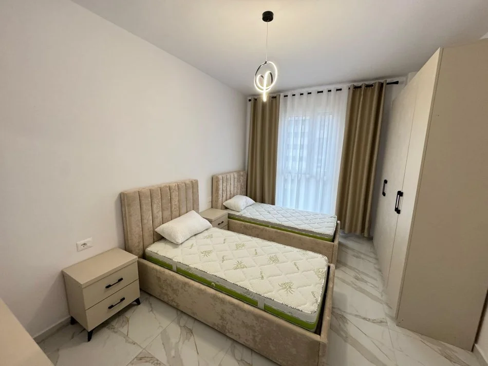 Tirane, jepet me qera apartament 2+1 Kati 4, 110 m² 800 € (Trio towers residence)