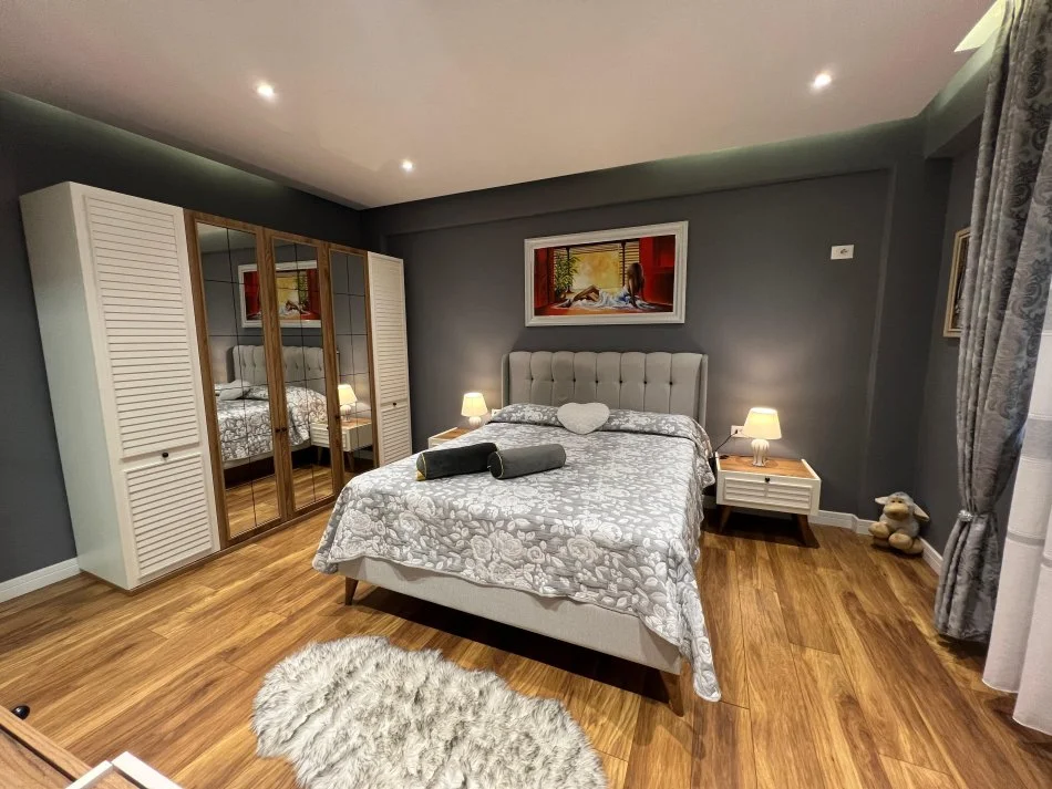 Tirane, jepet me qera apartament 1+1+Ballkon Kati 4, 70 m² 700 € (margarita tutulani)