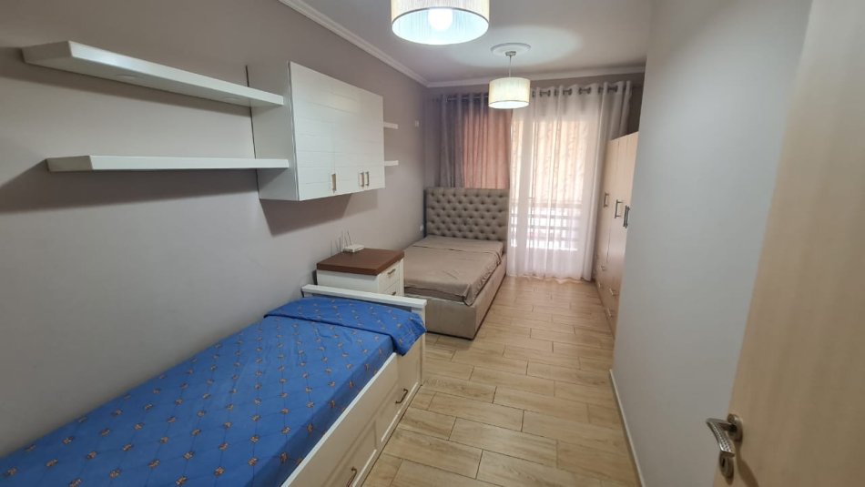 Tirane, jepet me qera apartament 2+1+Ballkon Kati 2, 85 m² 700 € (Kika 3 rruga Anton Lufi)