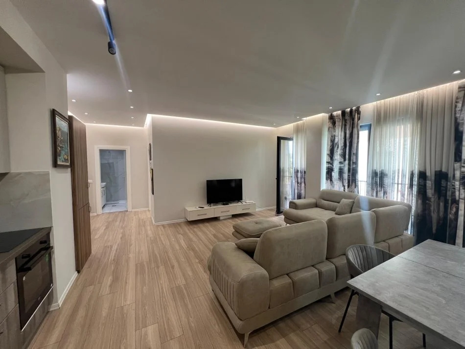 Tirane, jepet me qera apartament 1+1+Ballkon Kati 2, 70 m² 750 € (Liqeni i Thate)