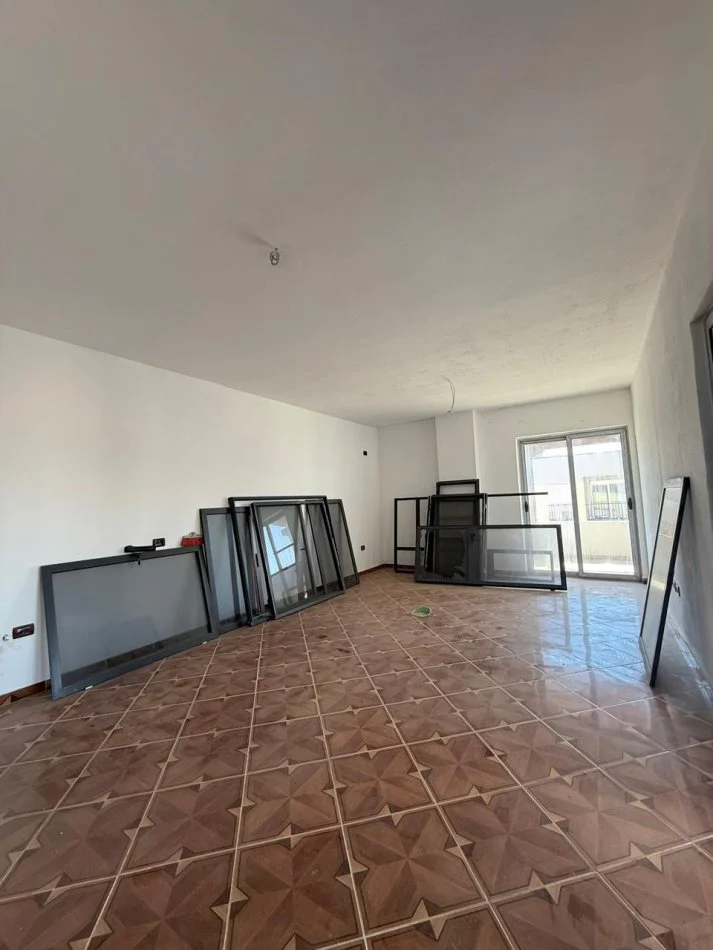 Durres, shitet apartament 2+1+Ballkon Kati 6, 150 m² 100.000 € (Golem)