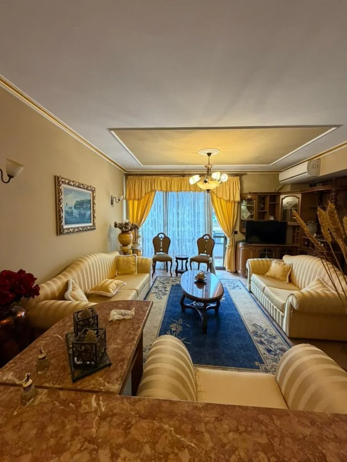 Tirane, jepet me qera apartament 2+1+Ballkon Kati 5, 900 € (Libri Universitar)