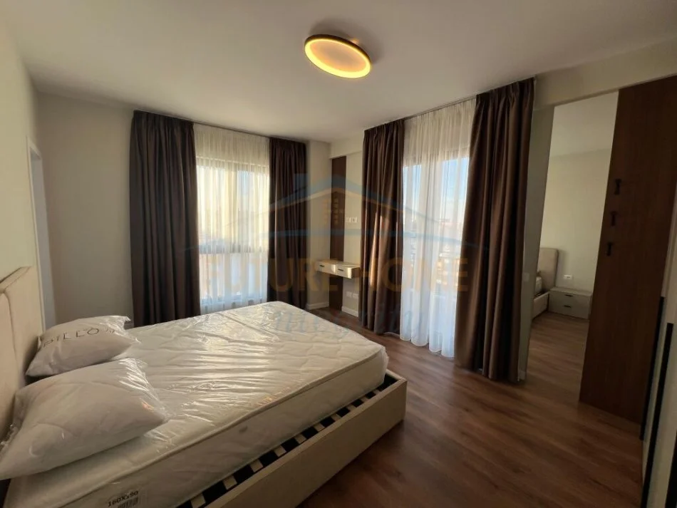 Tirane, jepet me qera apartament 2+1+Ballkon Kati 7, 123 m² 1.000 € (Pazari i RI)