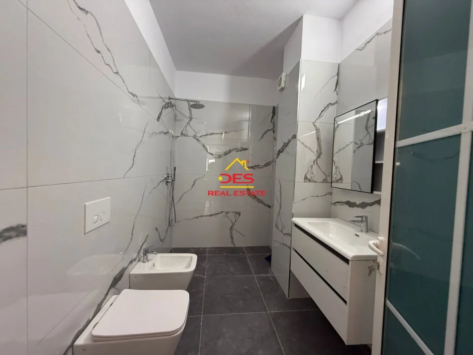 Vlore, shitet apartament 1+1+Ballkon Kati 9, 78 m² 120.000 € (Rruga Dush strati)