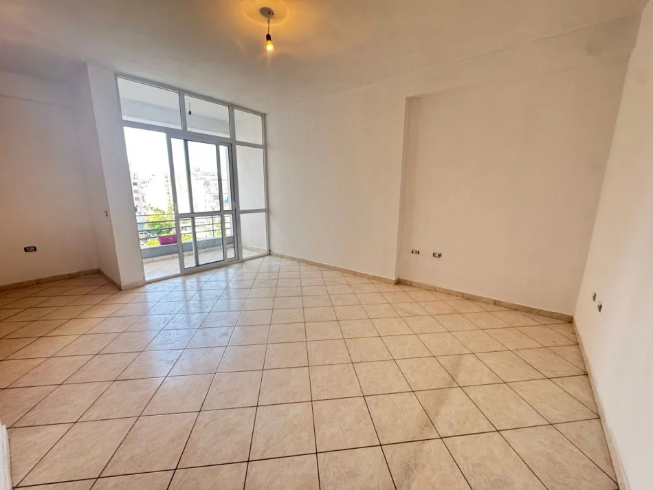 Tirane, shitet apartament 2+1+Ballkon Kati 5, 118 m² 150.000 € (Astir Prane Nela 5 Me hipoteke Okazion)