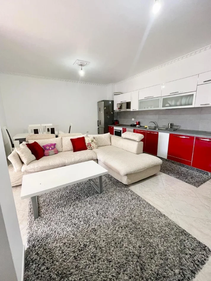 Tirane, jepet me qera apartament 2+1+Ballkon Kati 2, 90 m² 650 € (Pran Ish Hipotekes)
