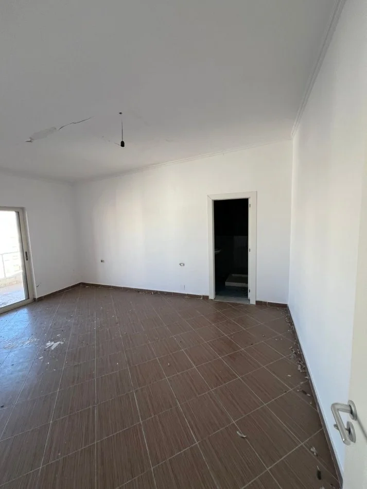Durres, shitet apartament 1+1+Ballkon Kati 9, 85 m² 75.000 € (Rruga Pavarsia Durres)