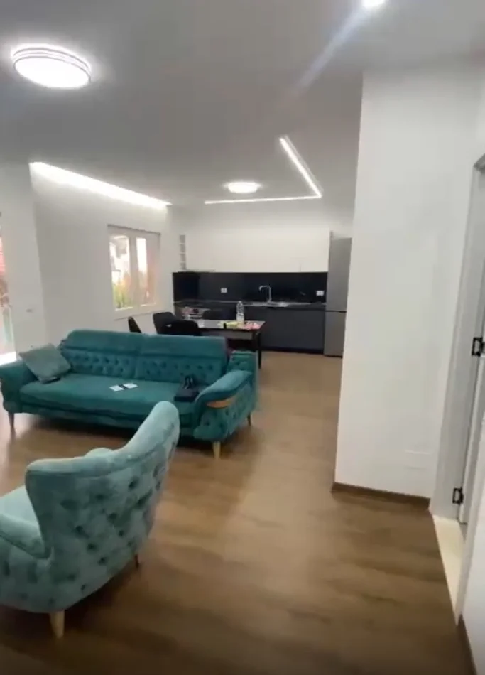 Tirane, jepet me qera apartament 1+1+Ballkon Kati 2, 60 m² 550 € (SAUK)