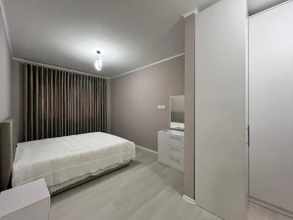 Tirane, jap me qera apartament 2+1+Ballkon Kati 2, 100 m² 700 € (River Residence)