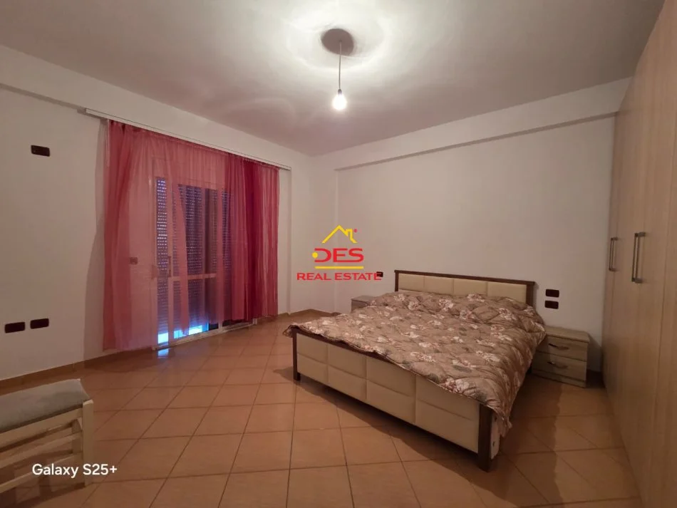 Vlore, jepet me qera apartament 2+1+Ballkon Kati 3, 110 m² 350 € (Rruga Murat Tërbaçi)