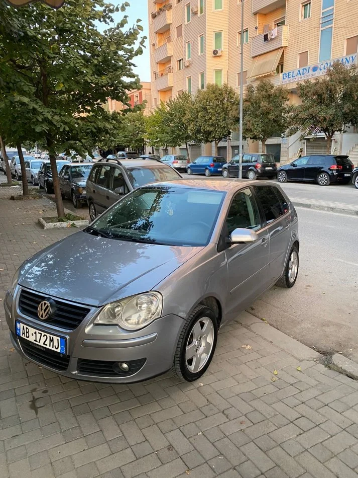 Elbasan, shitet makine VOLSWAGEN POLO Nafte, gri e erret manuale  Kondicioner 220 km 3.700 €